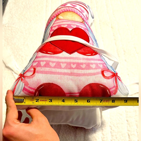 ❤️Gnomes💘2-Throw Pillows/for Valentine’s Day!💝 💌 - Picture 2 of 9